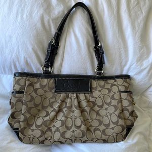 COACH PLEATED GALLERY KHAKI
BROWN LEATHER AND JACOUARD TOTE